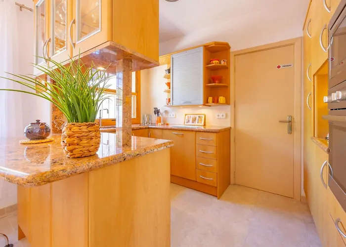 Maryline - Plusholidays Willa Calpe