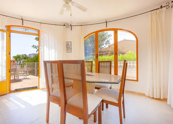 Maryline - Plusholidays Willa *