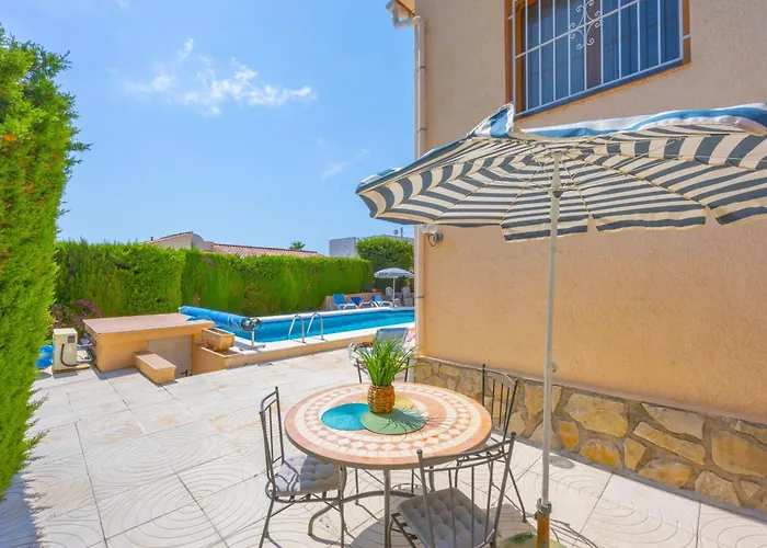 Maryline - Plusholidays Willa Calpe